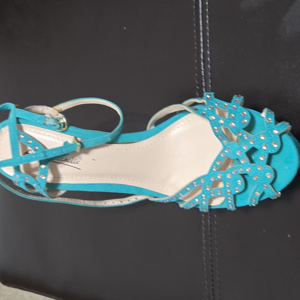 Shoes - Picture 2 of 3